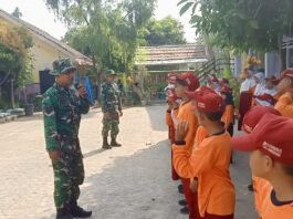 Bangun Karakter Siswa, Babinsa Kutorenon Berikan Pelatihan PBB di SDN Kutorenon 3