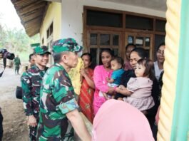 Sempatkan Sapa Warga, Brigjen TNI Mukhlis Ciptakan Suasana Akrab di Lokasi TMMD