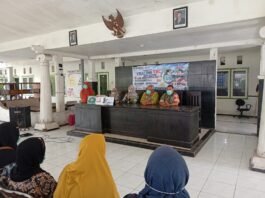Dukung Kesadaran Kesehatan Masyarakat, Babinsa Rogotrunan Hadiri Sosialisasi Tracing TBC dan Pengobatan Gratis